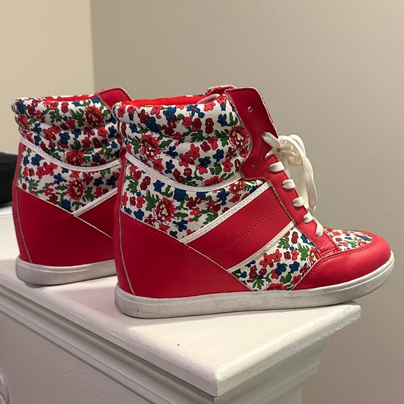 Mudd Floral Red High-Top Wedge Sneakers - Picture 4 of 5